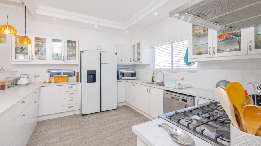 4 Bedroom Property for Sale in Struisbaai Western Cape